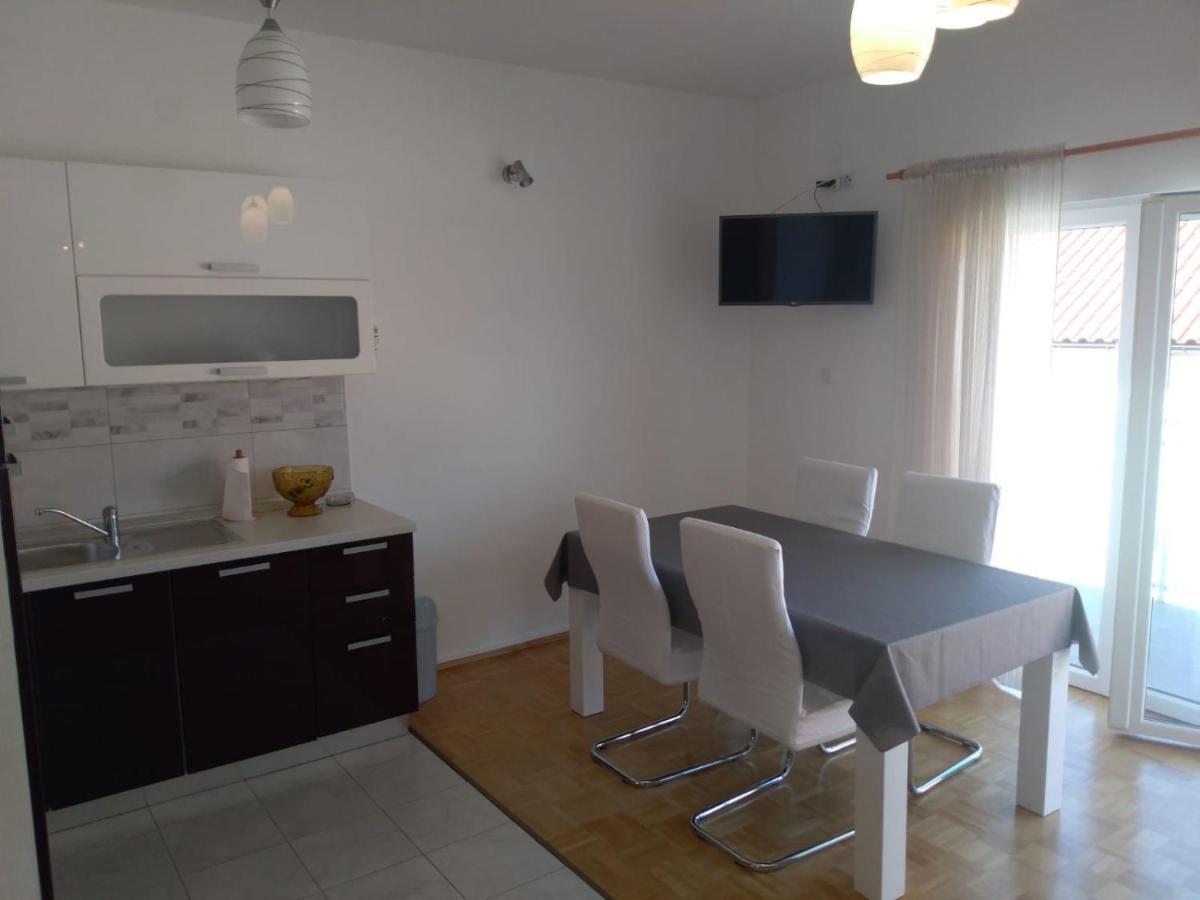 Sea Side App Apartment Vratarusa Bagian luar foto