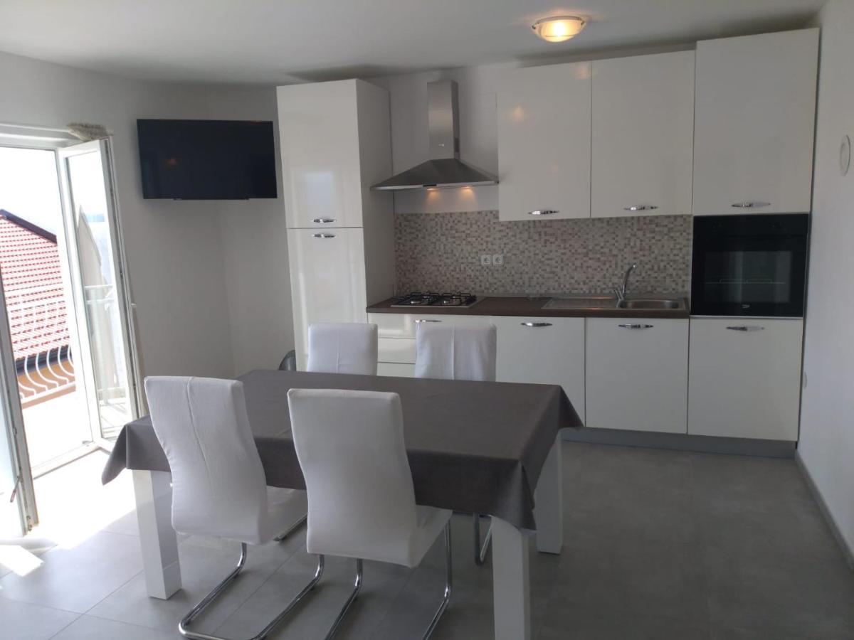 Sea Side App Apartment Vratarusa Bagian luar foto