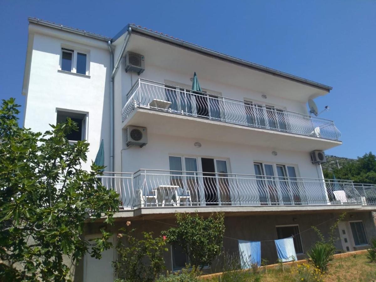 Sea Side App Apartment Vratarusa Bagian luar foto