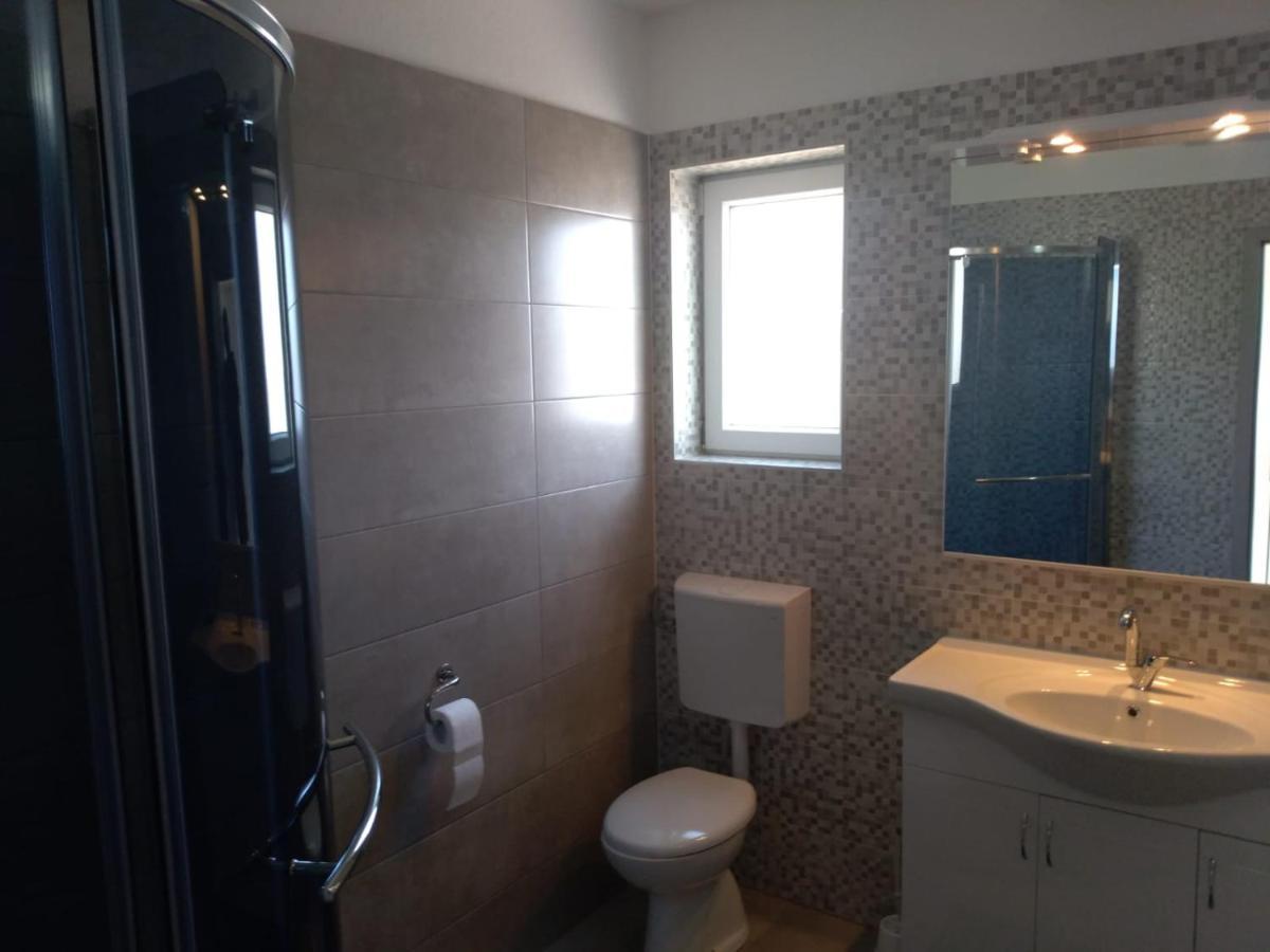 Sea Side App Apartment Vratarusa Bagian luar foto